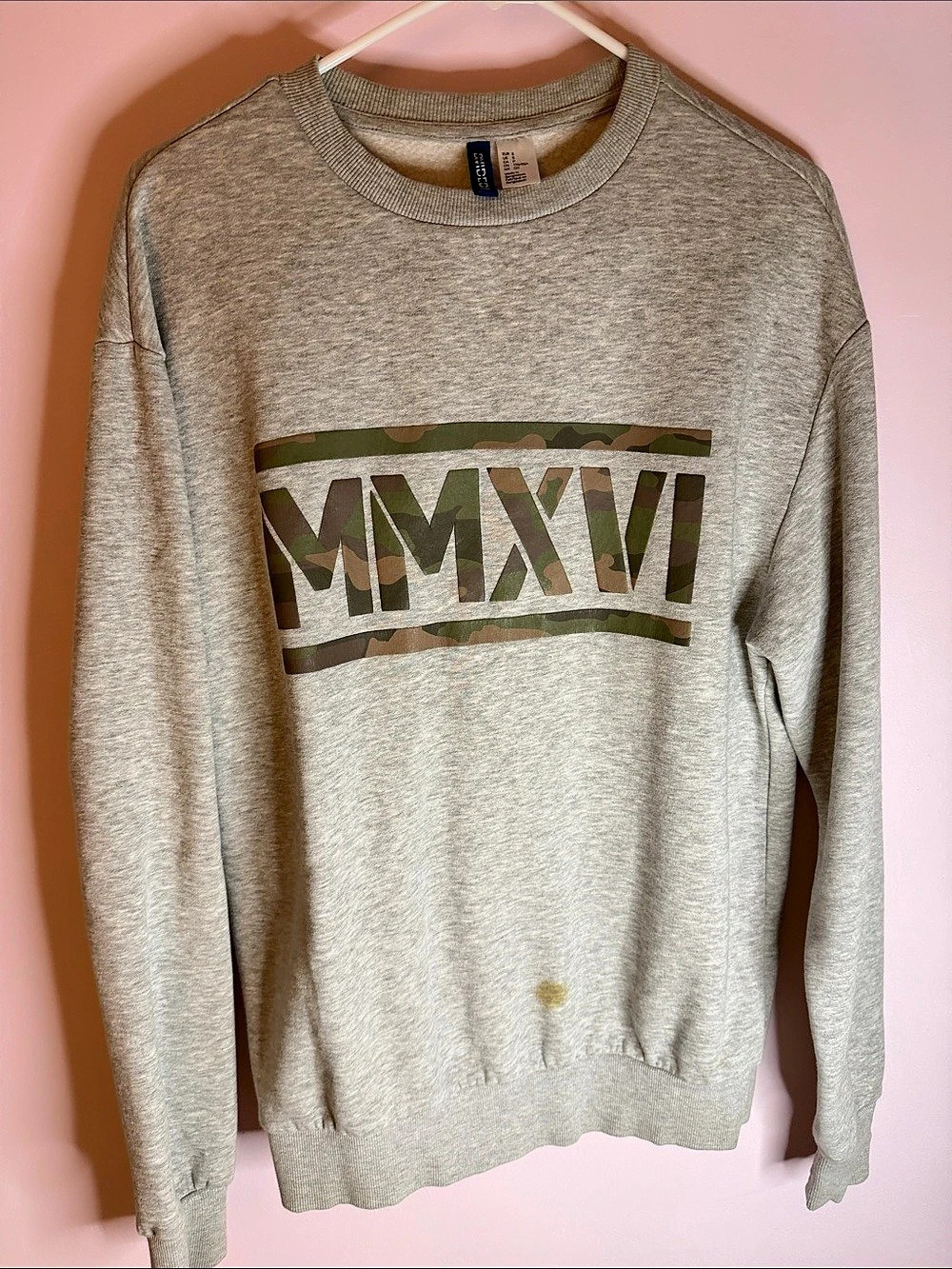 H&M Camo Graphic Sweatshirt Size Small